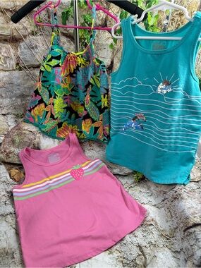 0134 Cat & Jack Girls Size 6/7 Tank Bundle Tropical Strawberry Dolphin 3-Pack